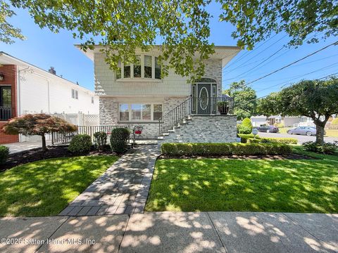 Photo of 342 Mill Road, Staten Island, NY 10306 (MLS # 2604026)