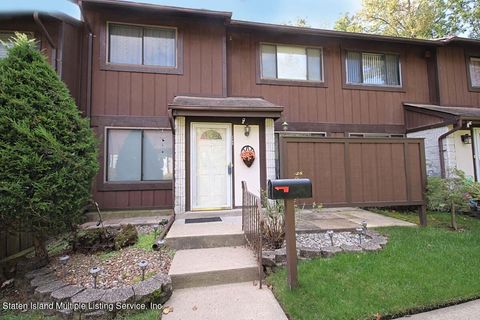 Photo of 1792 Forest Hill Road, Staten Island, NY 10314 (MLS # 1164800)