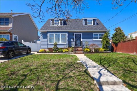 Photo of 4325 Hylan Boulevard, Staten Island, NY 10312 (MLS # 2600029)