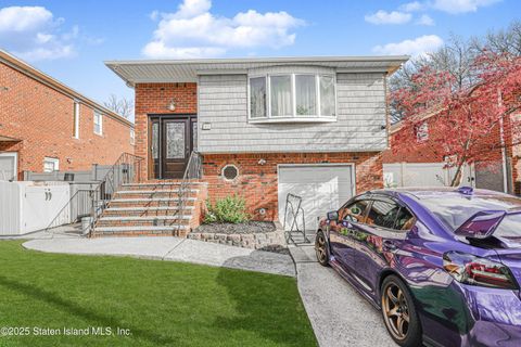 Photo of 80 Valdemar Avenue, Staten Island, NY 10309 (MLS # 2502644)