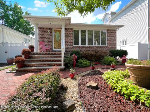 Photo of 10 Neal Dow Avenue, Staten Island, NY 10314 (MLS # 1163818)