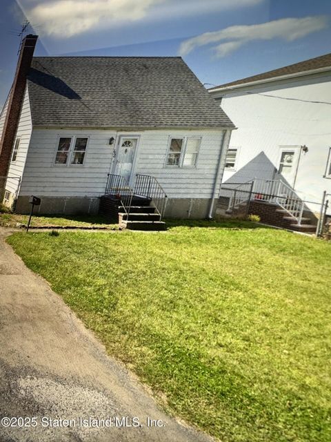 Photo of 42 Burke Avenue, Staten Island, NY 10314 (MLS # 2501784)