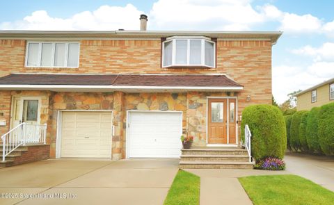 Photo of 30 Greencroft Avenue, Staten Island, NY 10308 (MLS # 2505256)