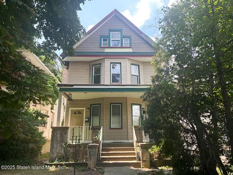 Photo of 184186 Beechwood Avenue, Staten Island, NY 10301 (MLS # 2504107)