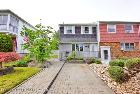 Photo of 116 Birch Road, Staten Island, NY 10303 (MLS # 1162699)