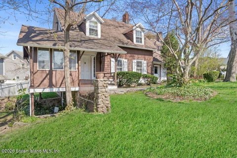 Photo of 308 Saint John Avenue, Staten Island, NY 10314 (MLS # 2602385)