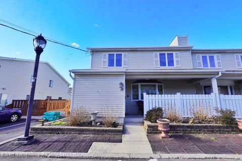 Photo of 20 Leo Street, Staten Island, NY 10314 (MLS # 2401308)
