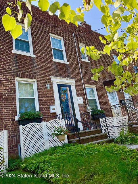 Photo of 28 Coale Avenue, Staten Island, NY 10314 (MLS # 2405083)