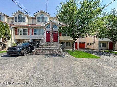 Photo of 31 Arden Avenue, Staten Island, NY 10312 (MLS # 2600568)