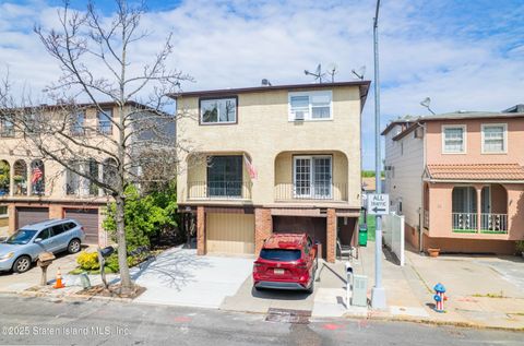 Photo of 25 Geyser Drive, Staten Island, NY 10312 (MLS # 2505426)