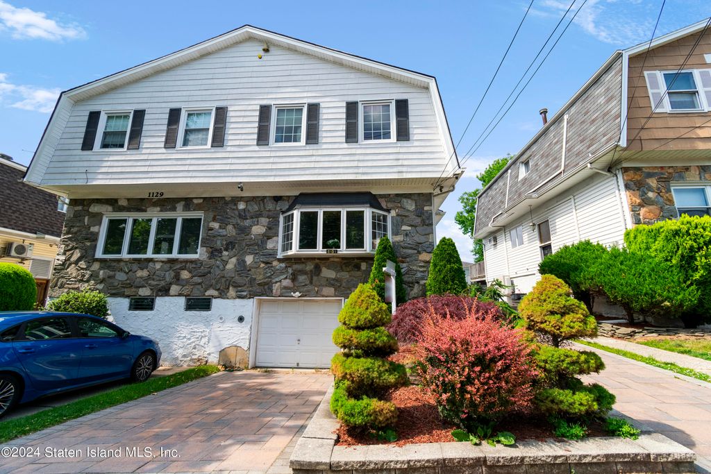 Photo of 1131 Willowbrook Road, Staten Island, NY 10314 (MLS # 2403059)