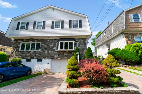 Photo of 1131 Willowbrook Road, Staten Island, NY 10314 (MLS # 2403059)