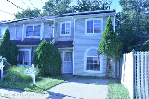 Photo of 42 Matthew Place, Staten Island, NY 10303 (MLS # 1152306)