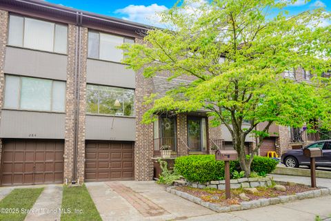 Photo of 282 Grasmere Drive, Staten Island, NY 10305 (MLS # 2502962)