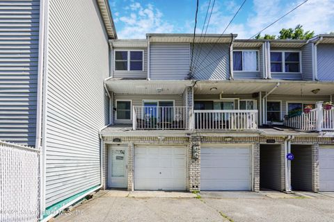 Photo of 334 Arthur Kill Road, Staten Island, NY 10308 (MLS # 2404154)