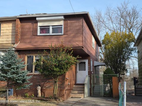 Photo of 1956 N North Railroad Avenue, Staten Island, NY 10306 (MLS # 2501789)