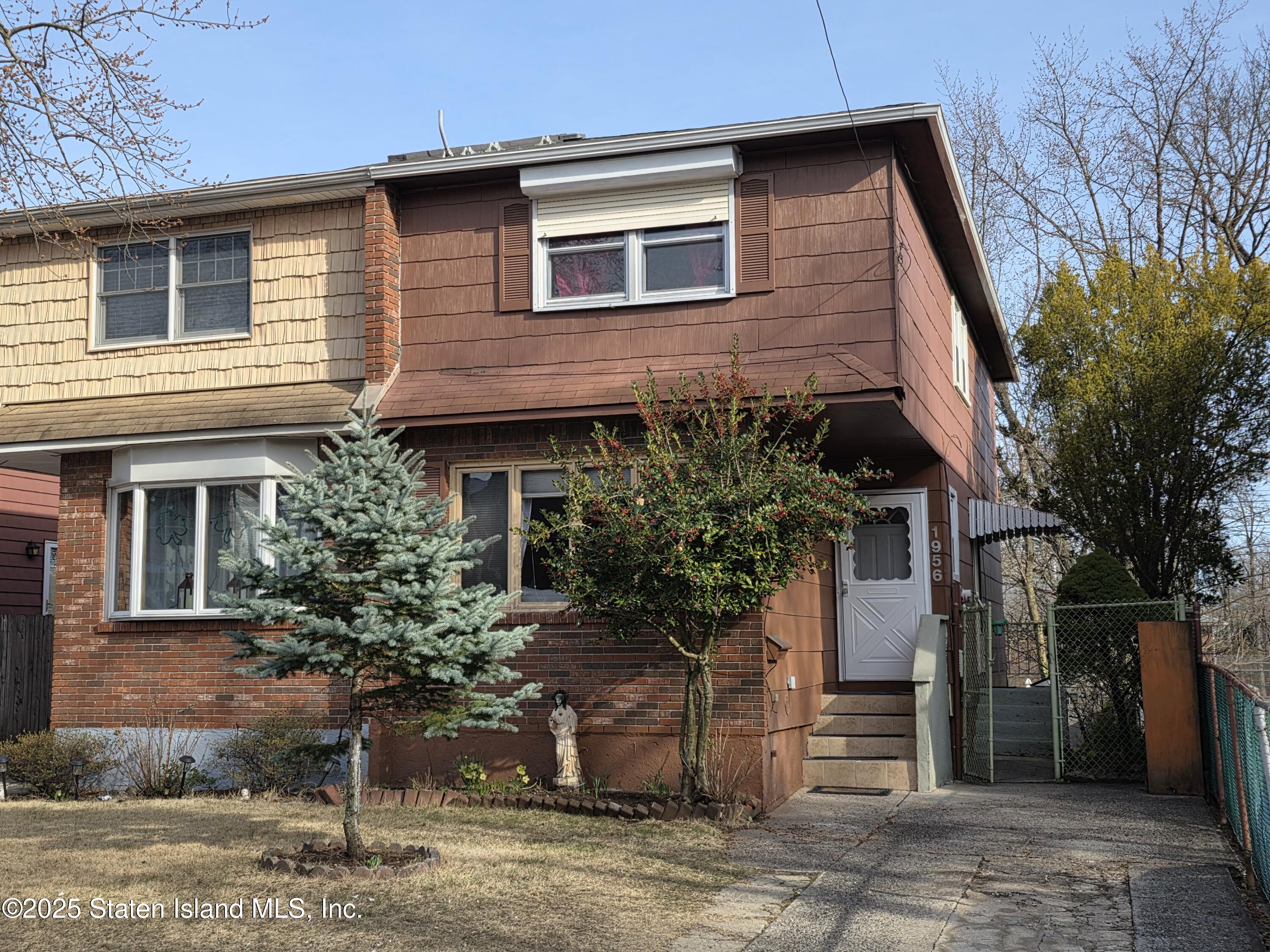 1956 N North Railroad Avenue, Staten Island, New York image 2