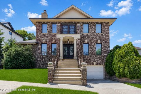 Photo of 14 Walnut Place, Staten Island, NY 10306 (MLS # 2602863)