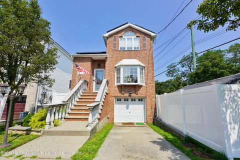 Photo of 3 Craig Avenue, Staten Island, NY 10307 (MLS # 1160232)