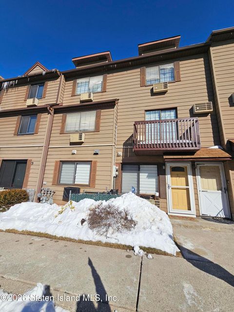 Photo of 27 Daffodil Lane #102, Staten Island, NY 10314 (MLS # 2600585)