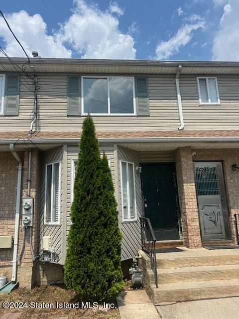 Photo of 17 Clarion Court, Staten Island, NY 10310 (MLS # 2404654)