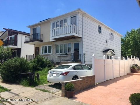 Photo of 25 Strawberry Lane, Staten Island, NY 10312 (MLS # 2601349)