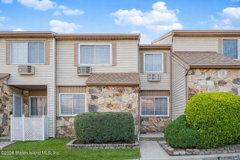 Photo of 19 Tiger Court, Staten Island, NY 10314 (MLS # 2601961)