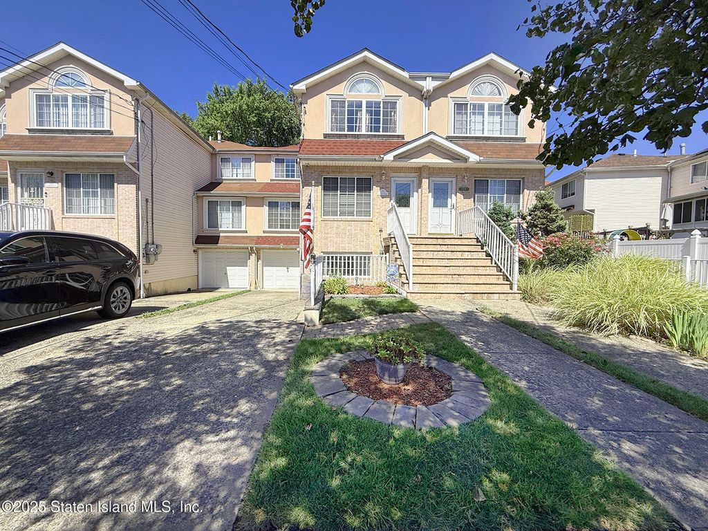 Photo of 1317 Rockland Avenue, Staten Island, NY 10314 (MLS # 2505206)