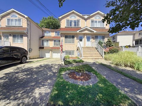 Photo of 1317 Rockland Avenue, Staten Island, NY 10314 (MLS # 2505206)