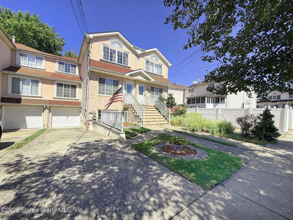 Photo of 1317 Rockland Avenue, Staten Island, NY 10314 (MLS # 2505206)