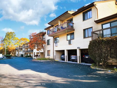 Photo of 15 Kathy Place, Staten Island, NY 10314 (MLS # 1165463)