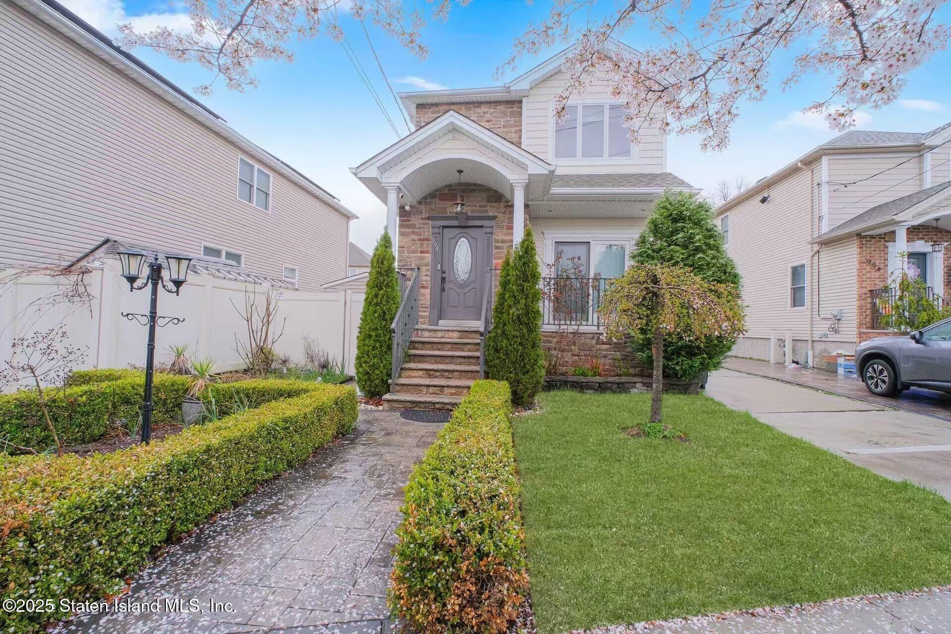 998 Annadale Road, Staten Island, New York image 1