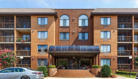 Photo of 95 Essex Drive #3e, Staten Island, NY 10314 (MLS # 1165086)