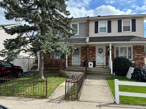 Photo of 16 E Augusta Avenue, Staten Island, NY 10308 (MLS # 2401879)