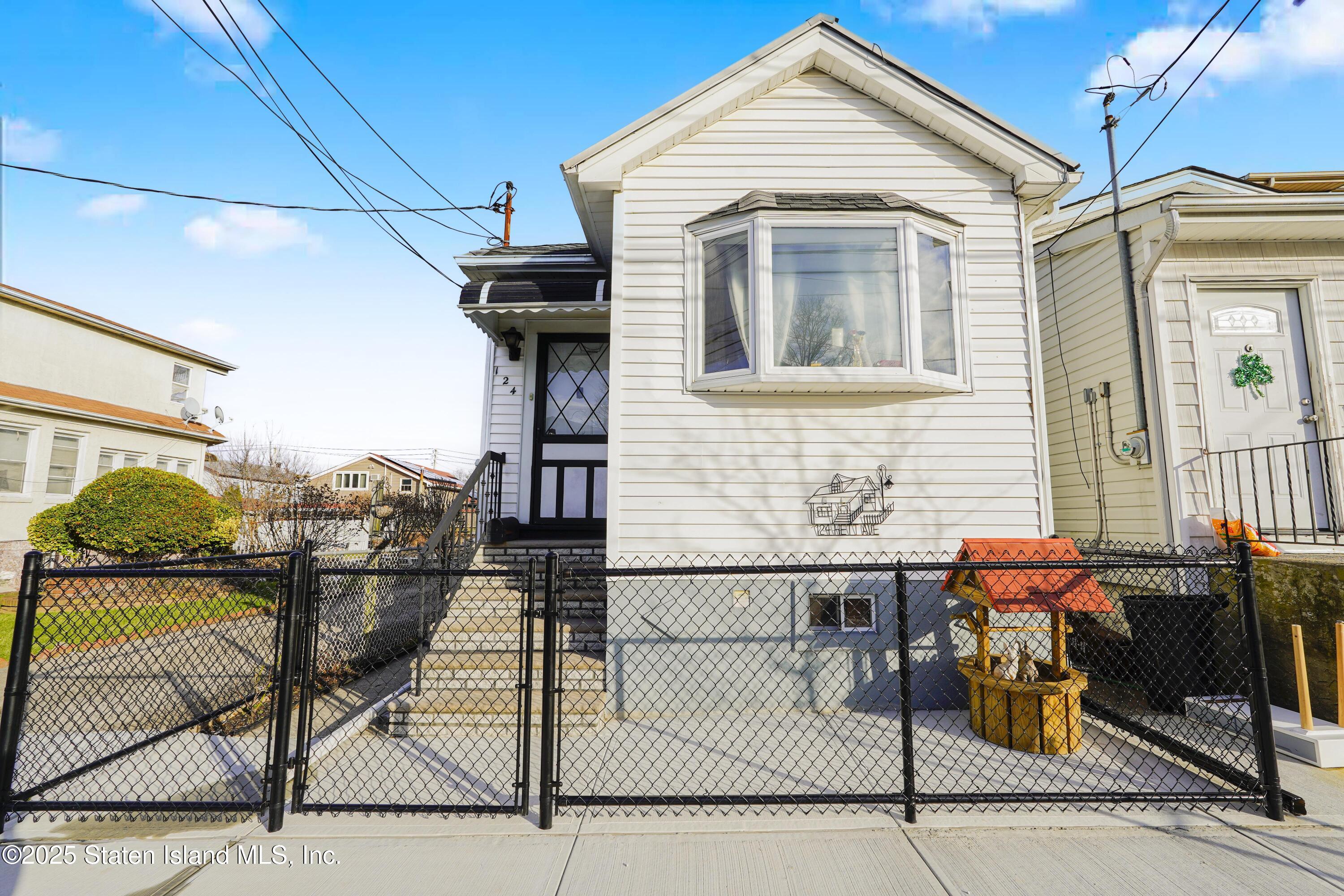 124 Hett Avenue, Staten Island, New York image 1