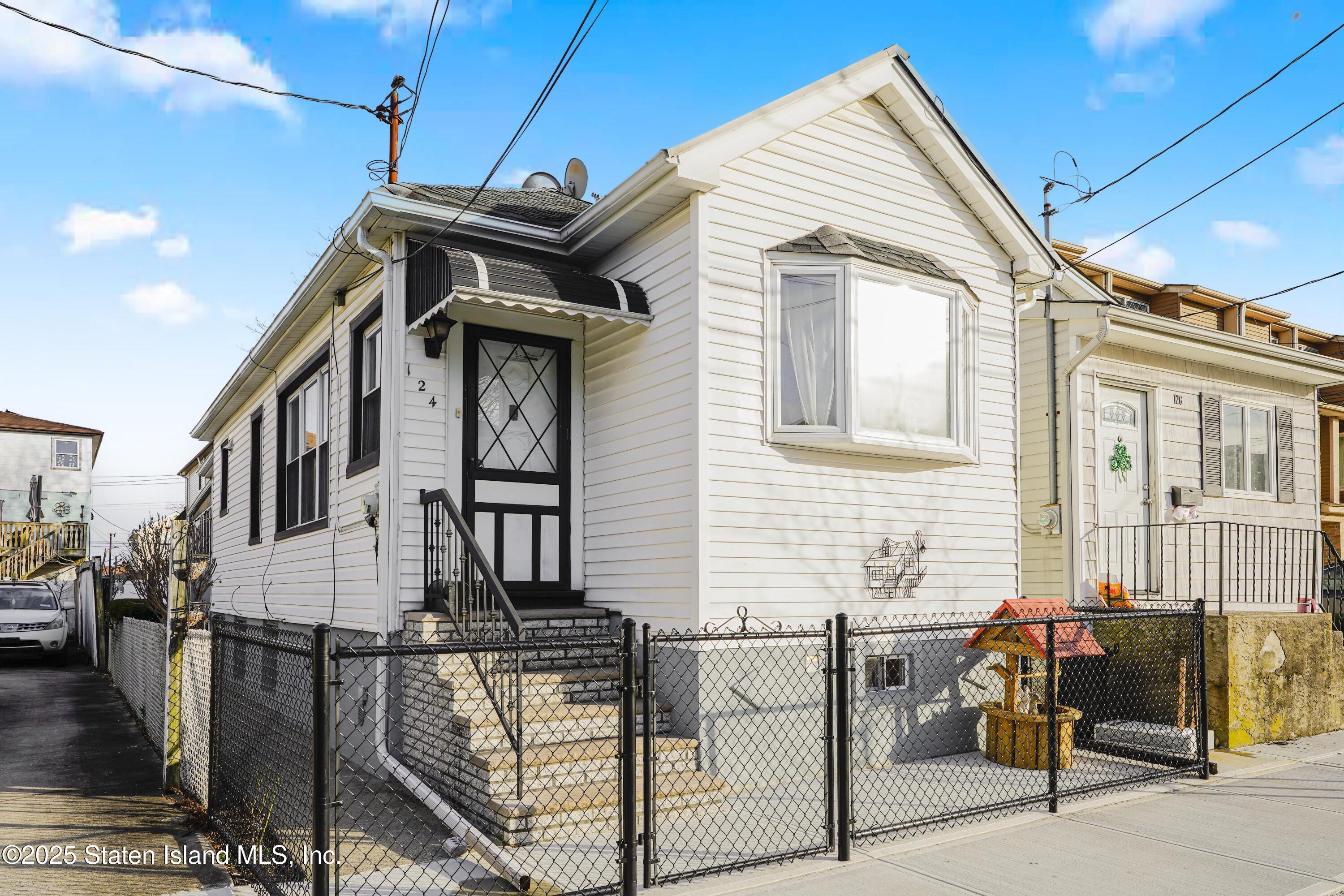 124 Hett Avenue, Staten Island, New York image 2