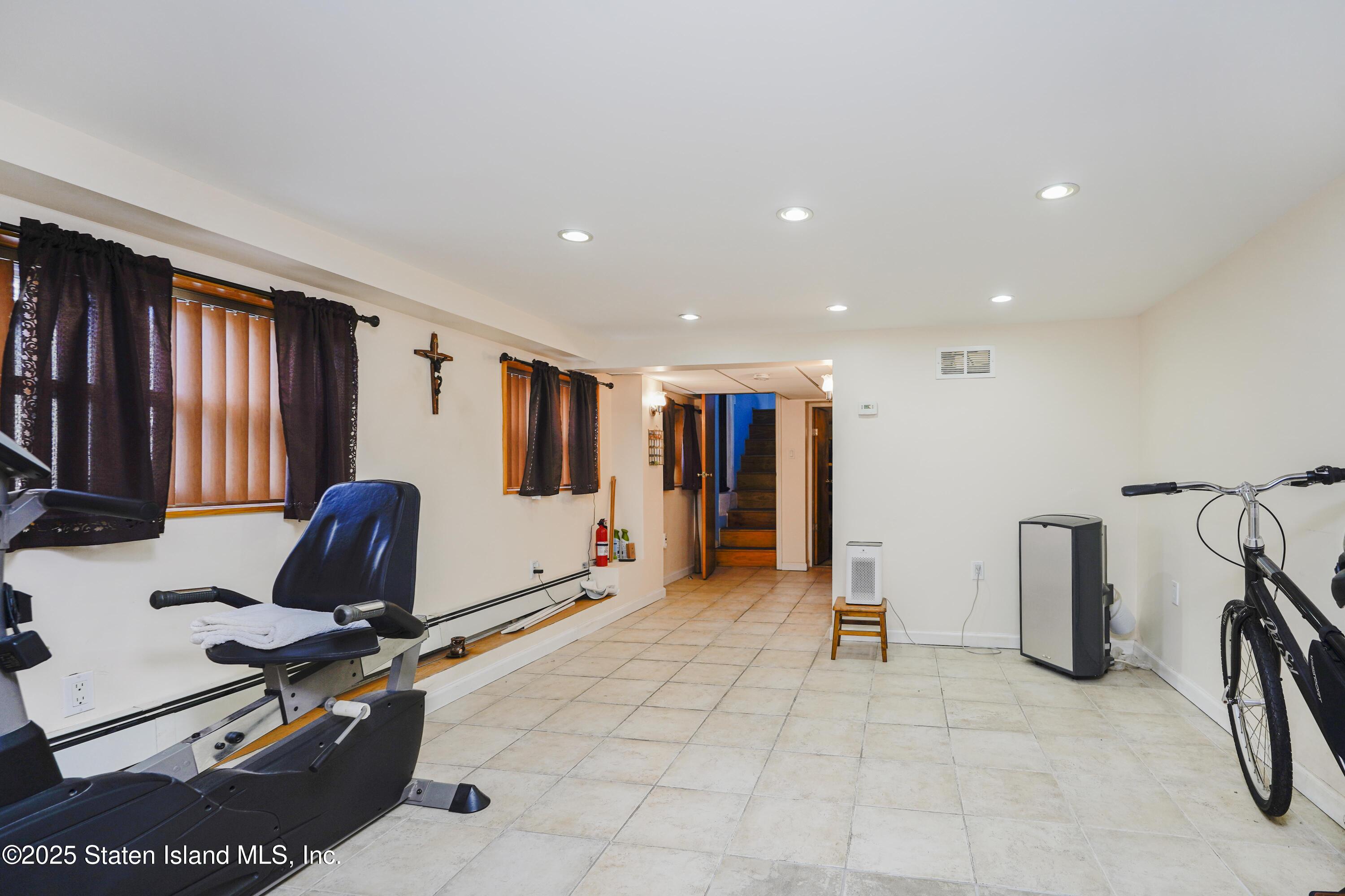 124 Hett Avenue, Staten Island, New York image 5