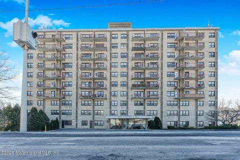 Photo of 1000 Clove Road #8m, Staten Island, NY 10301 (MLS # 2601628)