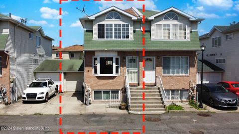 Photo of 133 Woodcutters Lane, Staten Island, NY 10306 (MLS # 2403750)