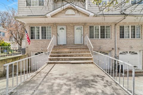 Photo of 32 Trina Lane, Staten Island, NY 10309 (MLS # 2401958)