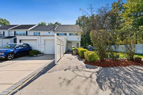 Photo of 40 Princeton Lane, Staten Island, NY 10312 (MLS # 2400597)