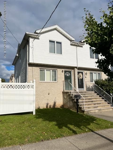 Photo of 237 Kiswick Street, Staten Island, NY 10306 (MLS # 1164934)