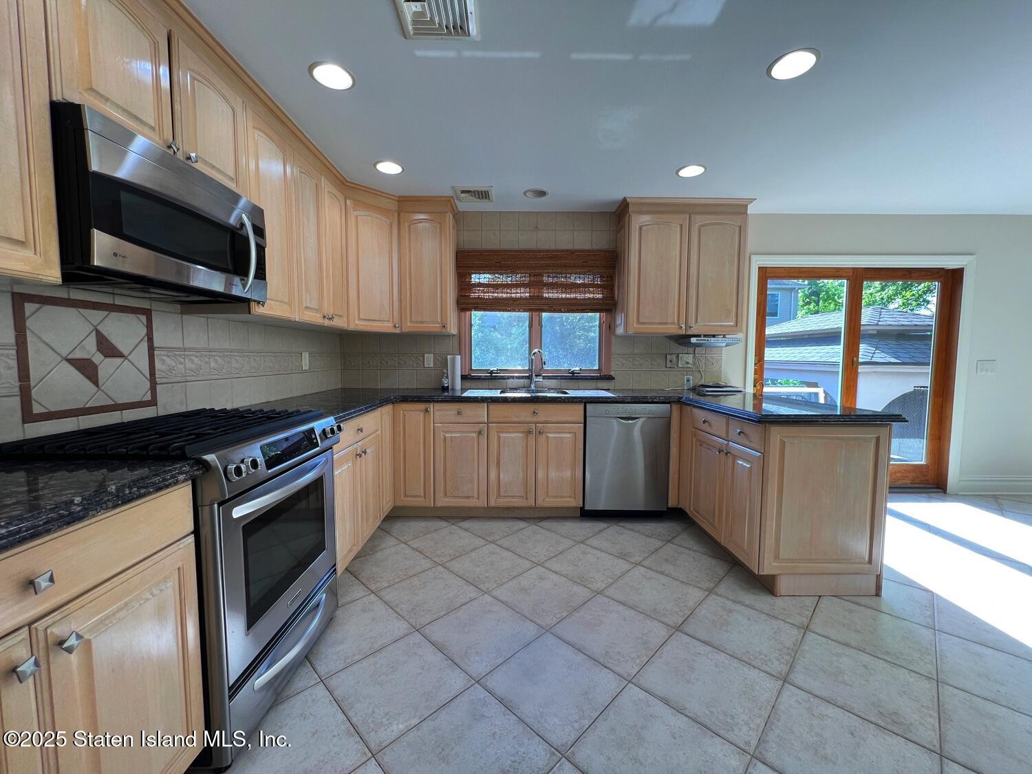 526 Yetman Avenue, Staten Island, New York image 14