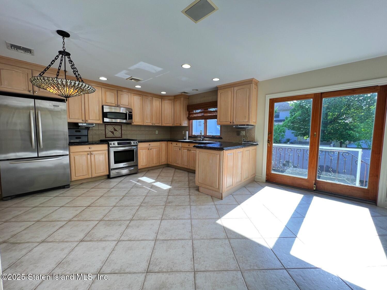 526 Yetman Avenue, Staten Island, New York image 13