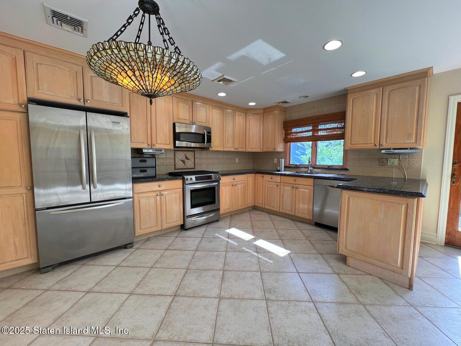 526 Yetman Avenue, Staten Island, New York image 12
