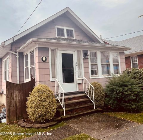Photo of 304 Livermore Avenue, Staten Island, NY 10314 (MLS # 2506639)