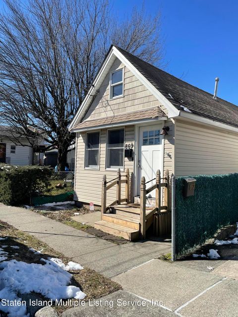 Photo of 869 Nugent Avenue, Staten Island, NY 10306 (MLS # 2400949)