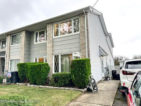 Photo of 73 Macon Avenue, Staten Island, NY 10312 (MLS # 2405523)