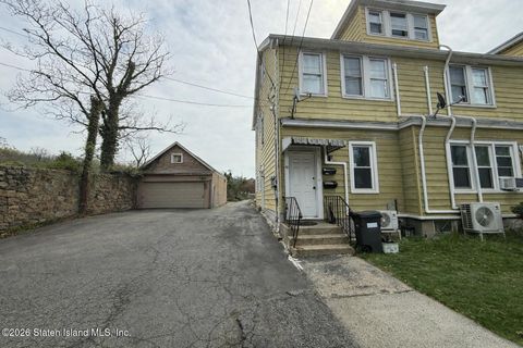 Photo of 43 Rockland Avenue, Staten Island, NY 10306 (MLS # 2601988)