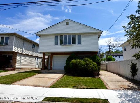 Photo of 47 Grissom Avenue, Staten Island, NY 10314 (MLS # 2503763)